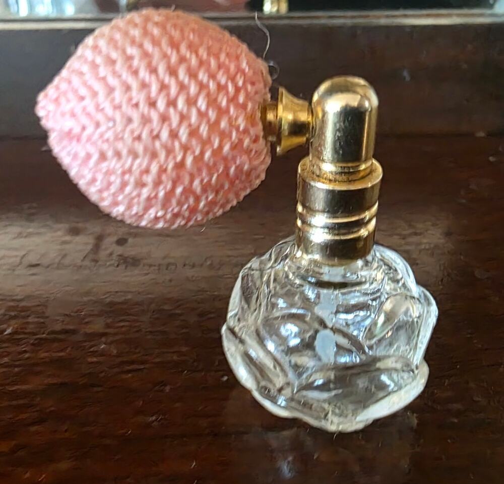 Vintage Rose Perfume Atomizer Spritzer Mist Swirl Glass Gold Tone Top Refillable